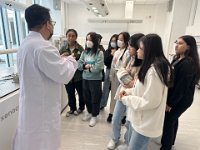 7.4看!同學們對大學實驗室有很大的興趣